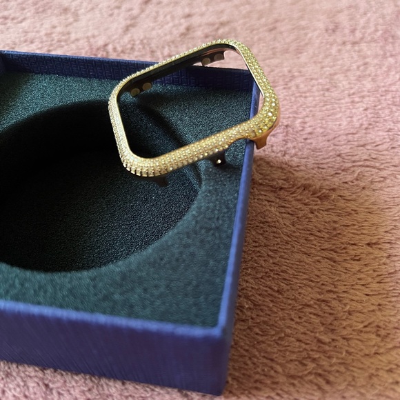 Swarovski Sparkling Apple Watch Case for Series 4 & 5 in Rose Gold-tone - Picture 4 of 6